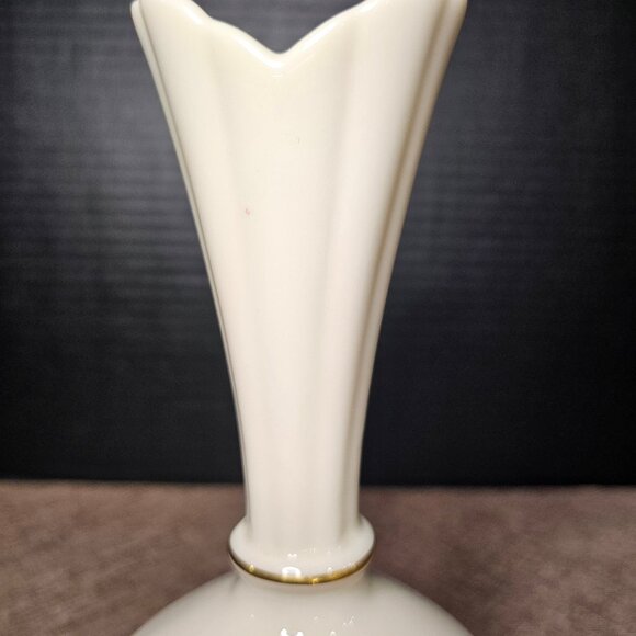 Vintage Lenox China Wheat Pattern 8" Vase Ivory Bulb 24 Karat Gold Trim - Picture 2 of 9